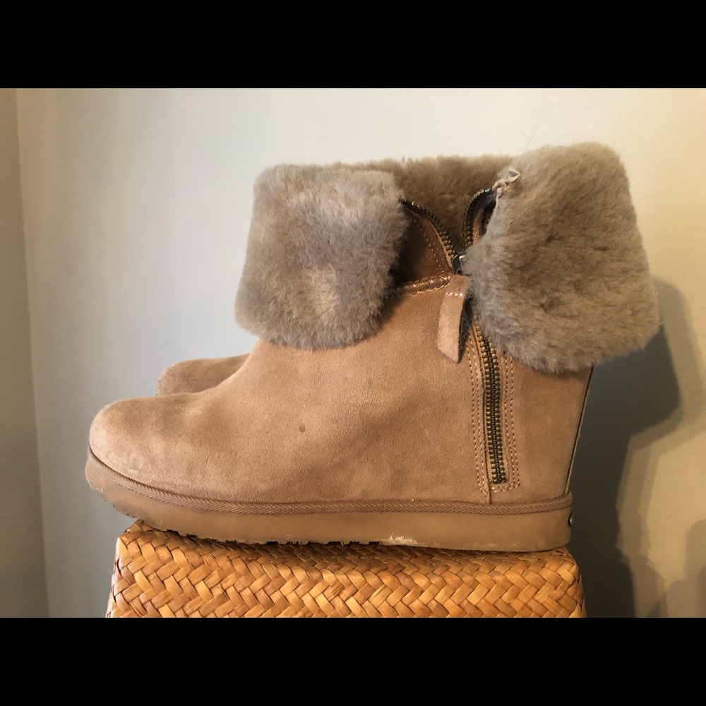 Pre-owned Koolaburra Sheepskin Wedge Booties